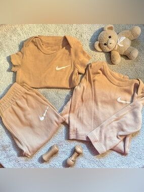 Baby Nike Three Piece Outfit Beige With Swish Size 3-6 Months